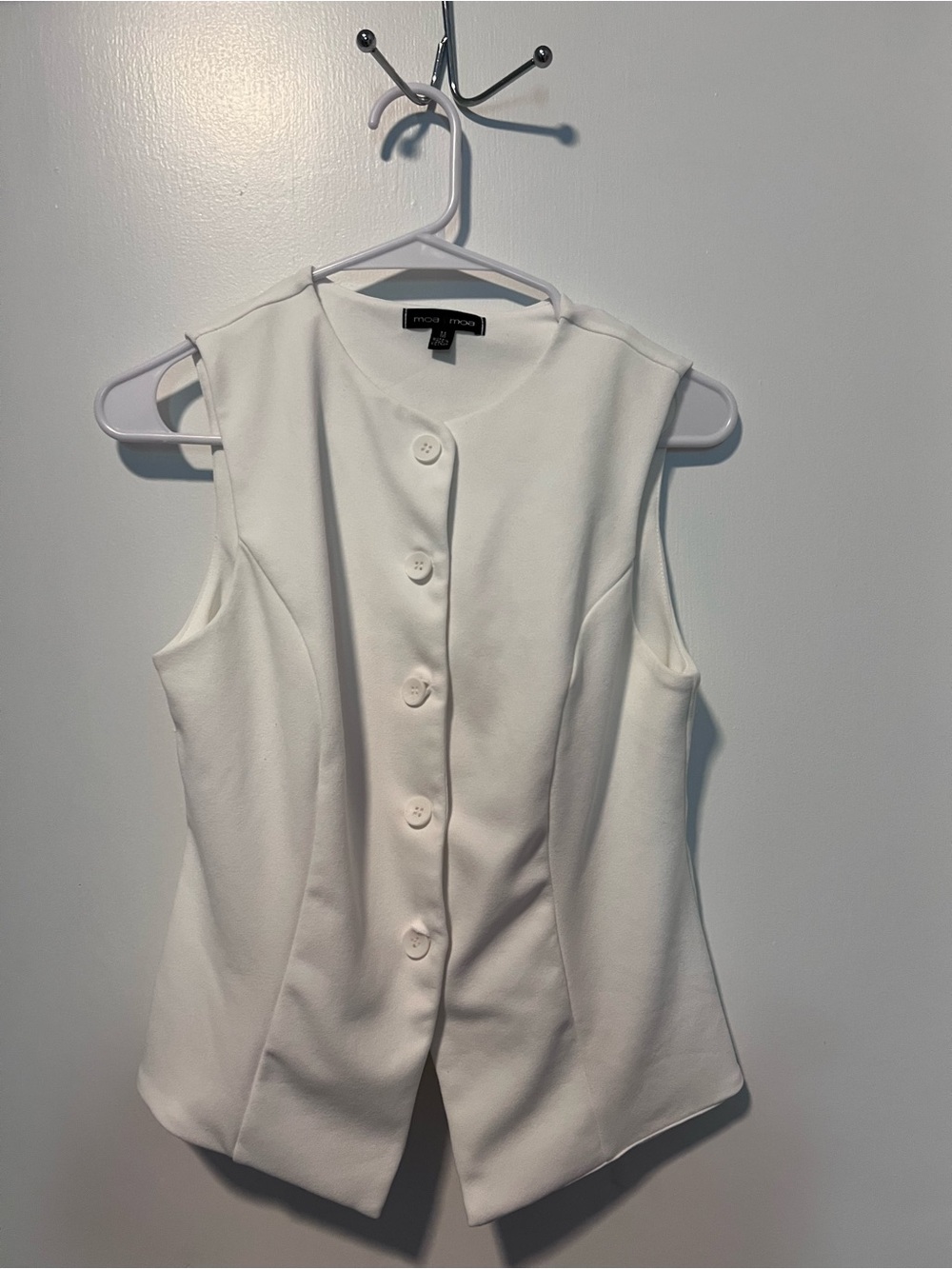 Moa Moa White Sleeveless Button-Front Top
